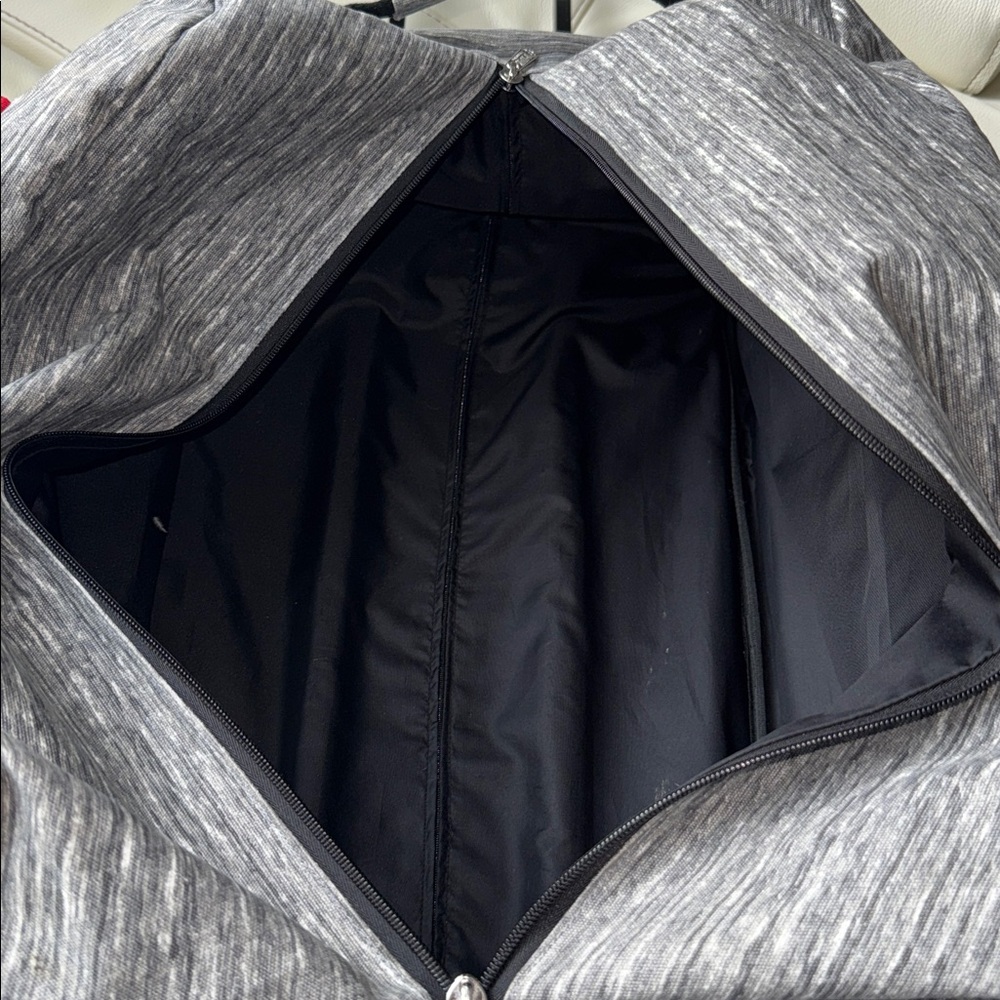 PINK Victoria's Secret Gray Duffel Rolling Bag - Picture 14 of 17